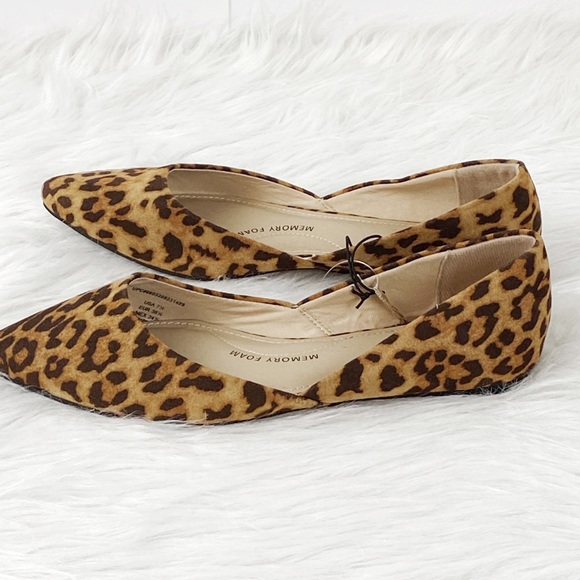 🎊HP🥳Time and True Leopard Pointed Toe Flats - Picture 4 of 5